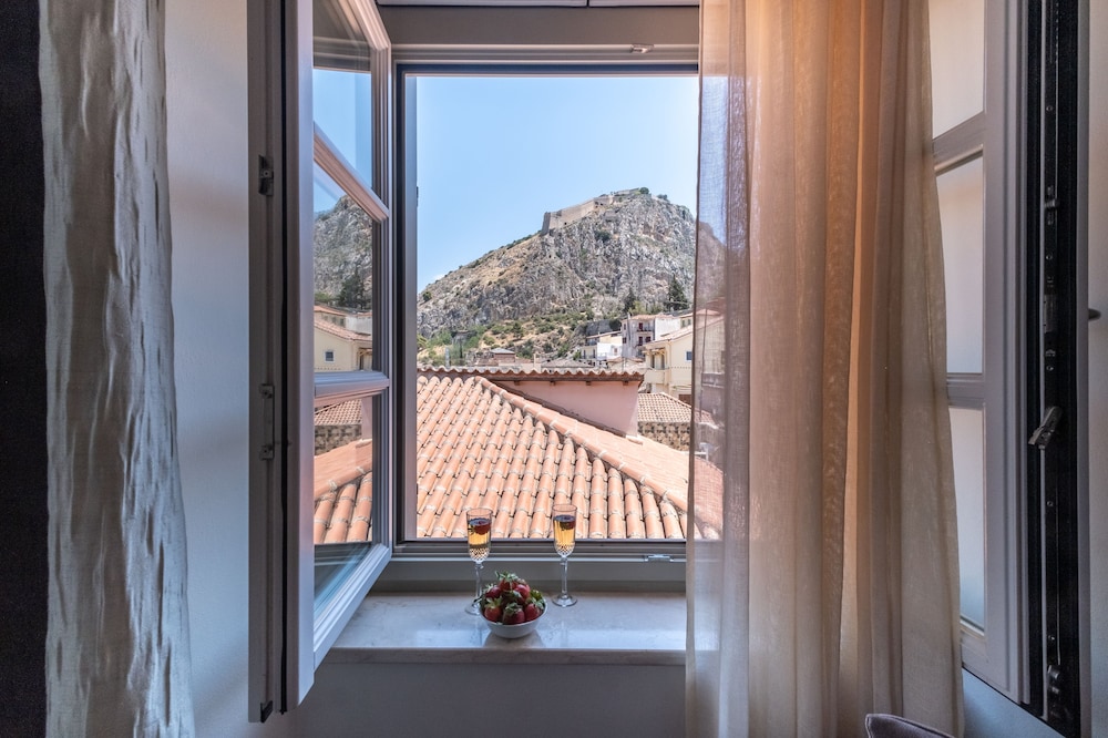 Grand Sarai Nafplio 11/75
