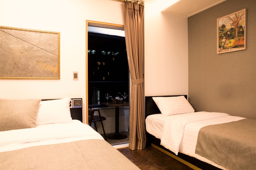 ROOM, TWIN BEDS, TERRACE