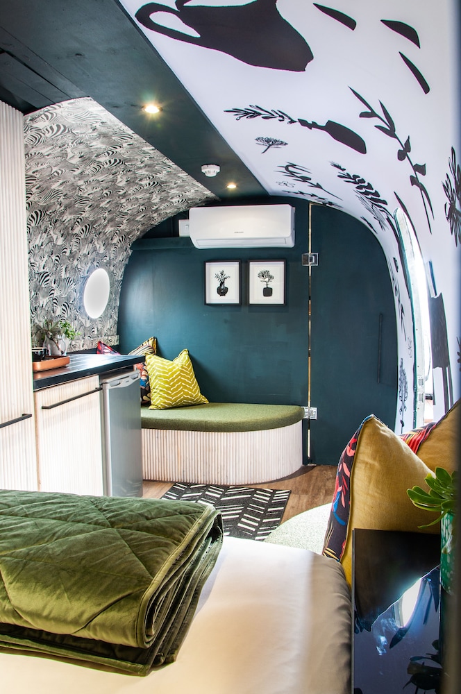 The Grand Daddy Boutique Hotel 11/84