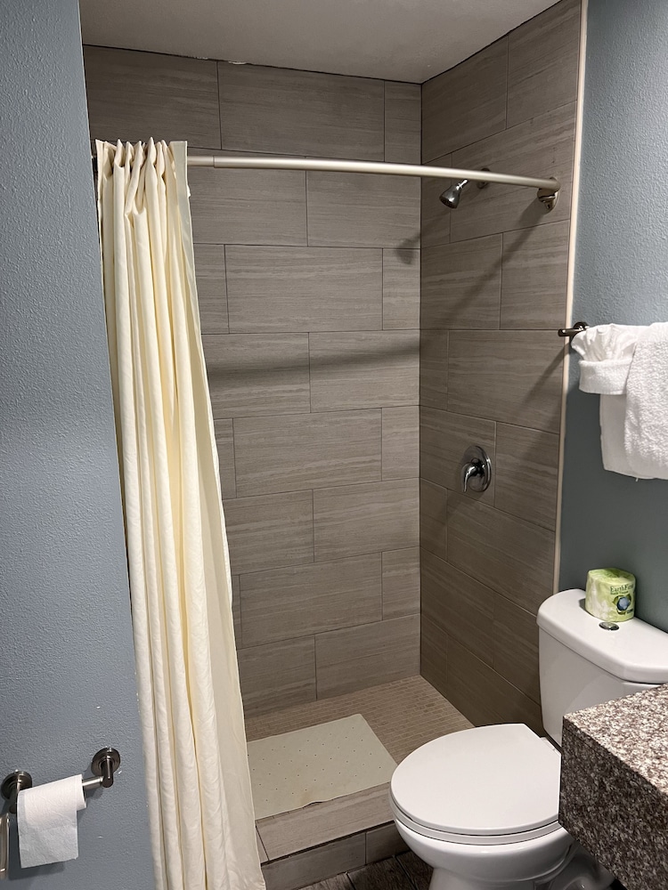 Surf City Inn And Suites 48/50