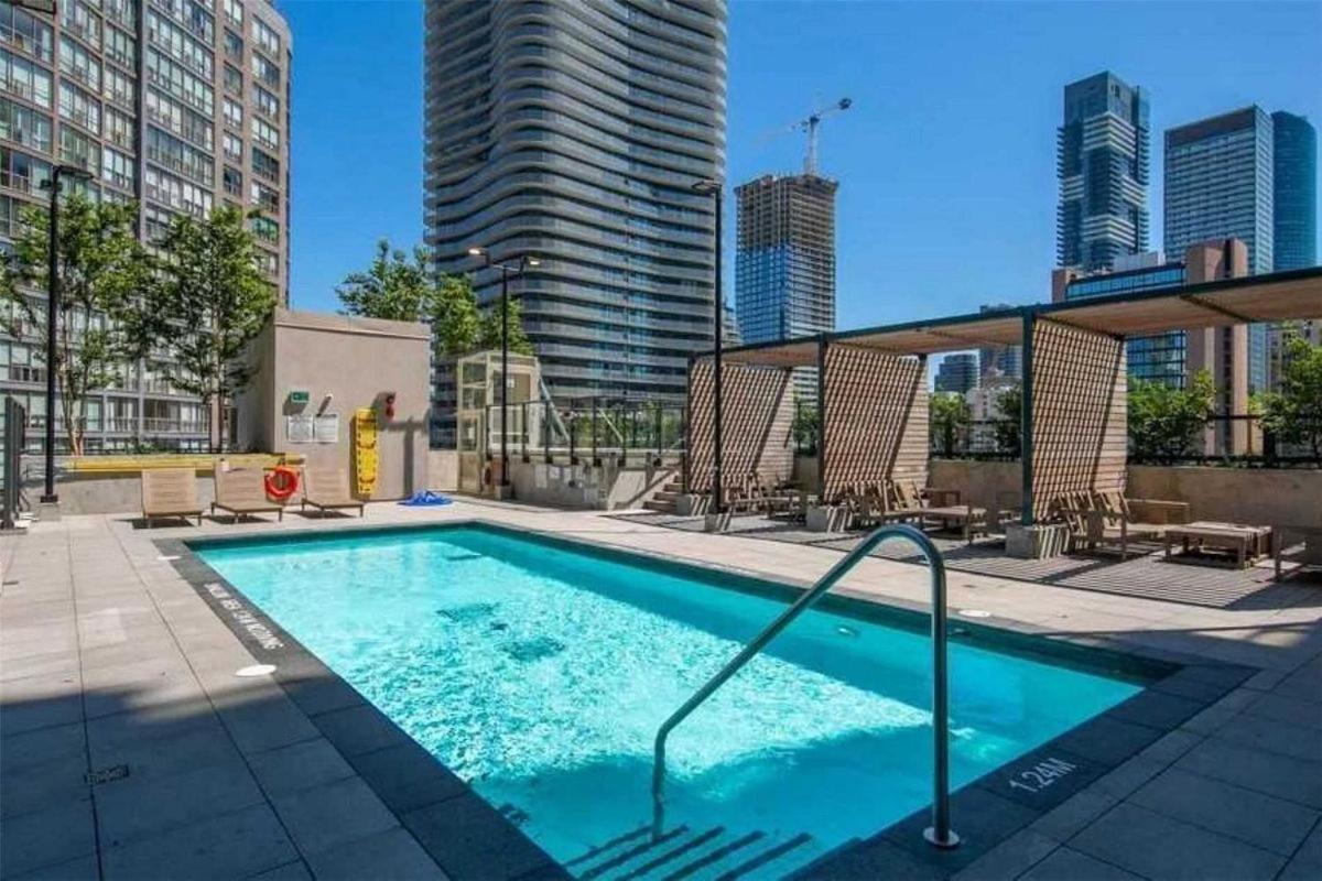 Stylish Downtown Toronto Residential Hotel 28/50