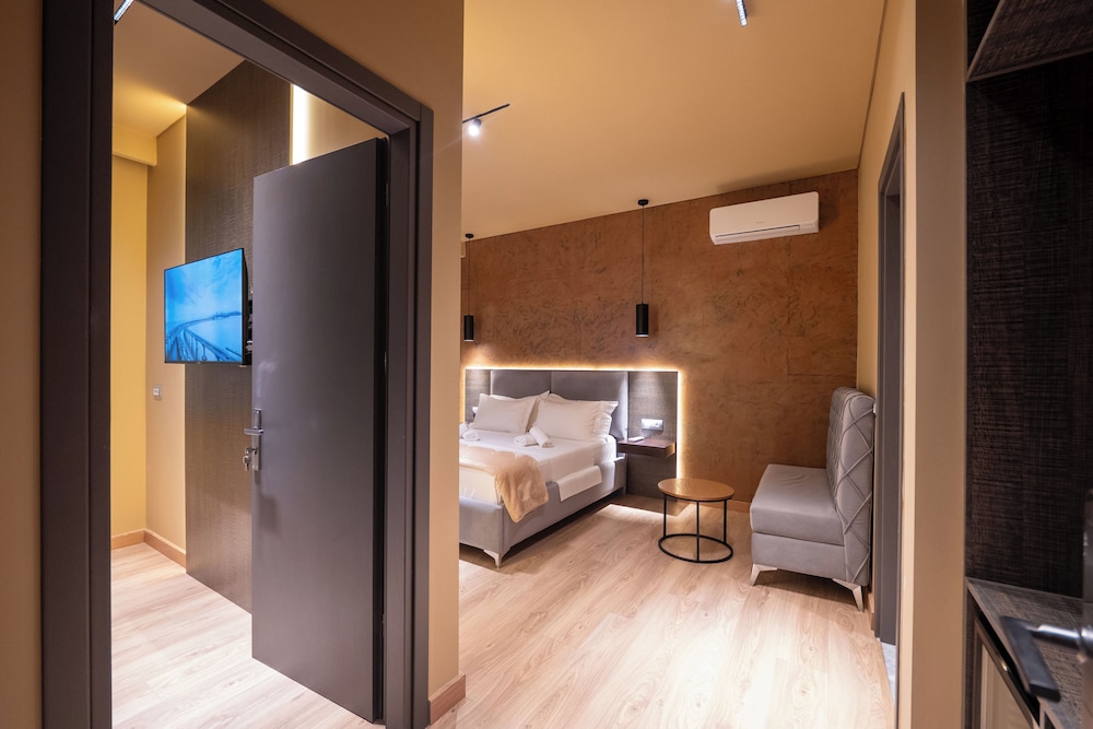 غرفة ديلوكس رباعية بسرير مزدوج وسريرين منفصلين بإطلالة على البحر، Hotel Piramida 5/6