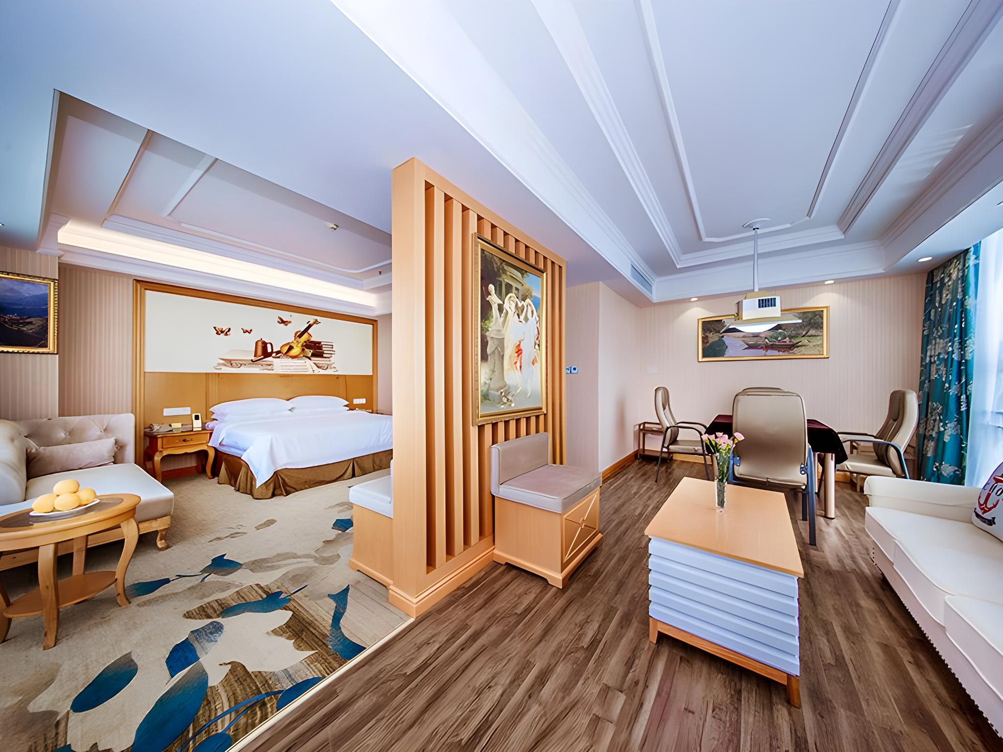 Vienna International Hotel (Wuhan Guanggu Railway Station Huanglongshan Metro Station) 18/23