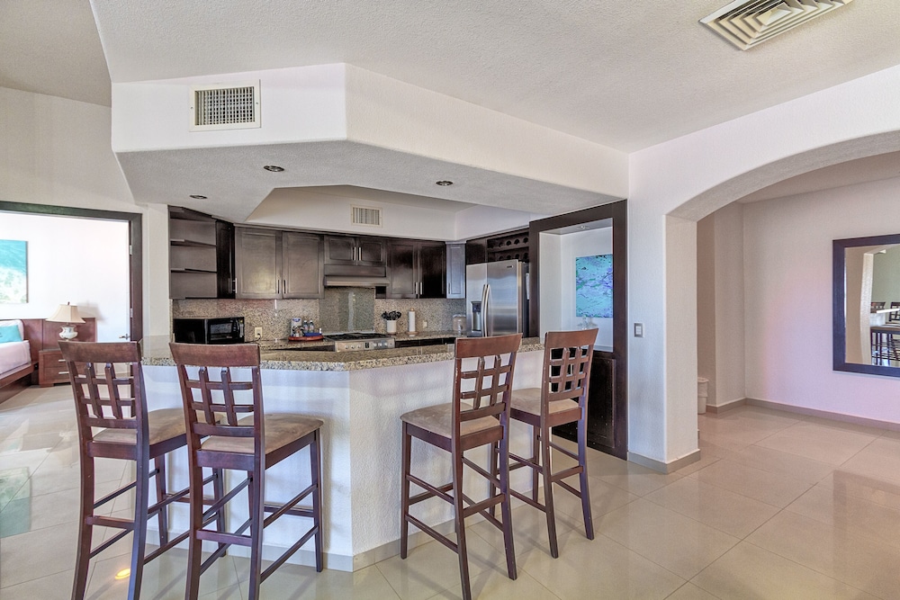 Laguna Shores Resort 36/49
