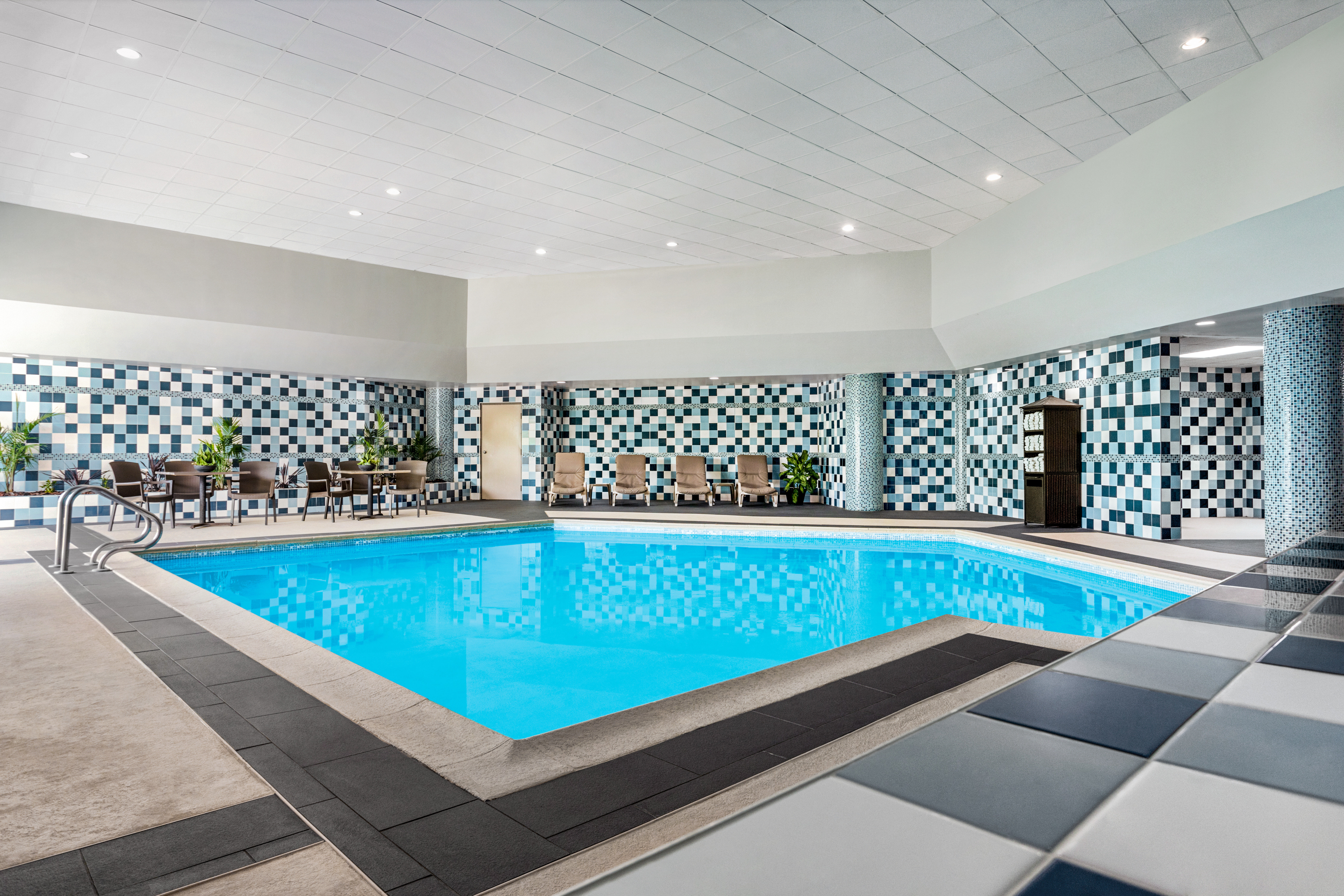Holiday Inn Louisville East - Hurstbourne 38/78