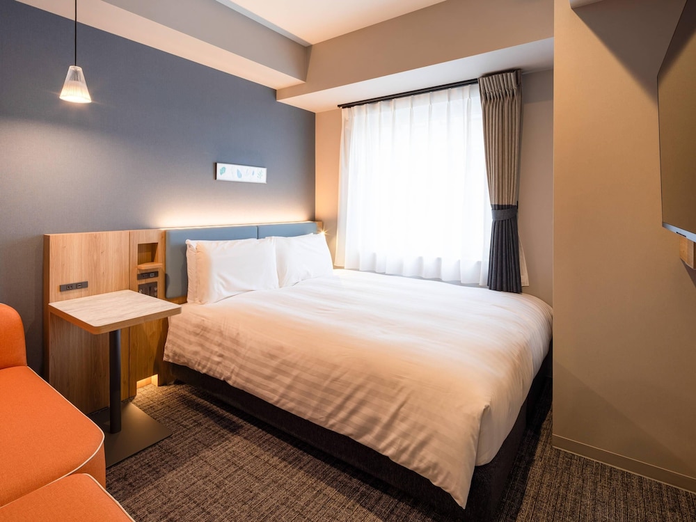 ECONOMY, QUEEN BED