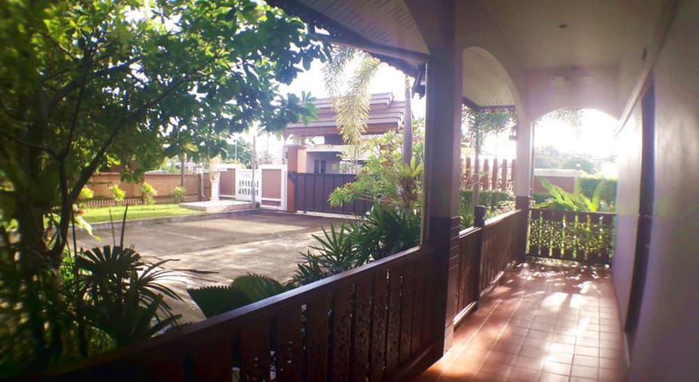 Khum Nakhon Hotel 38/47