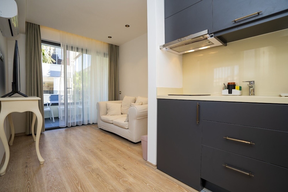 Channel Suites 28/35