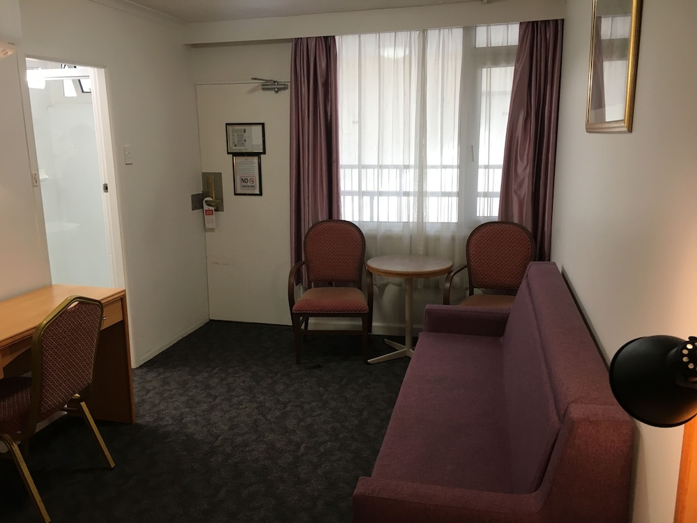 Edgecliff Lodge Motel 46/67
