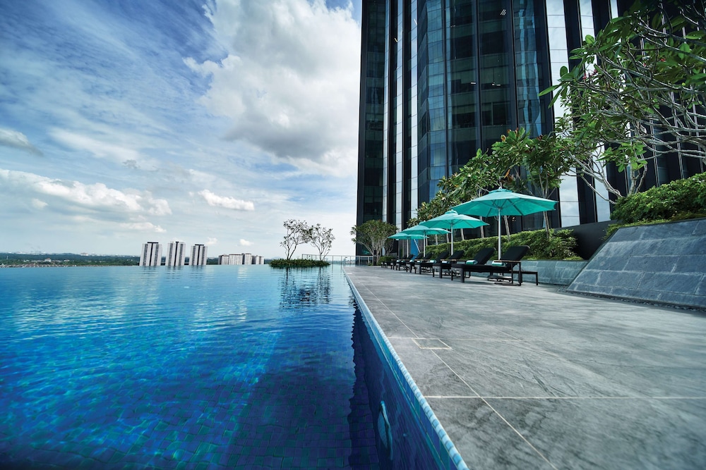 DoubleTree by Hilton Shah Alam i-City 74/76