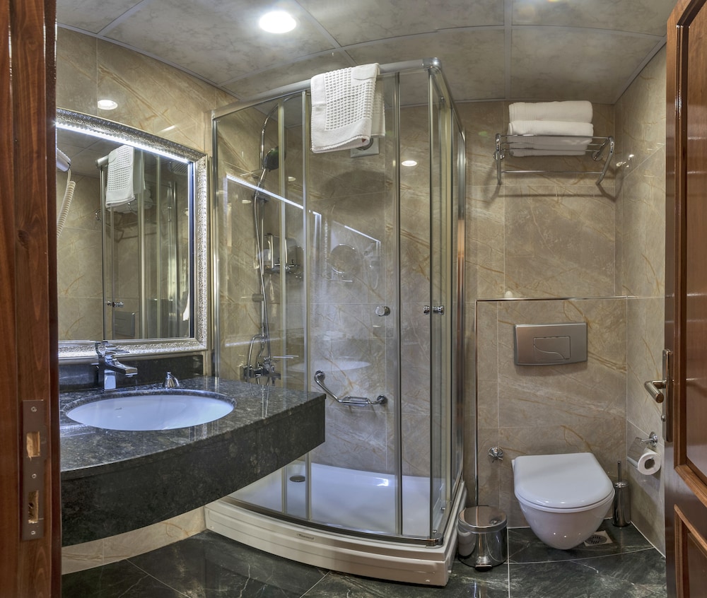 Cevheri S Hotel 52/53