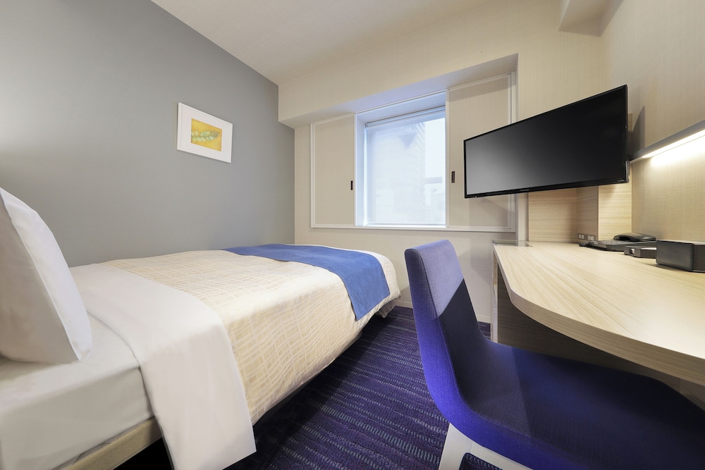 SEMI ROOM, SEMI DOUBLE BED
