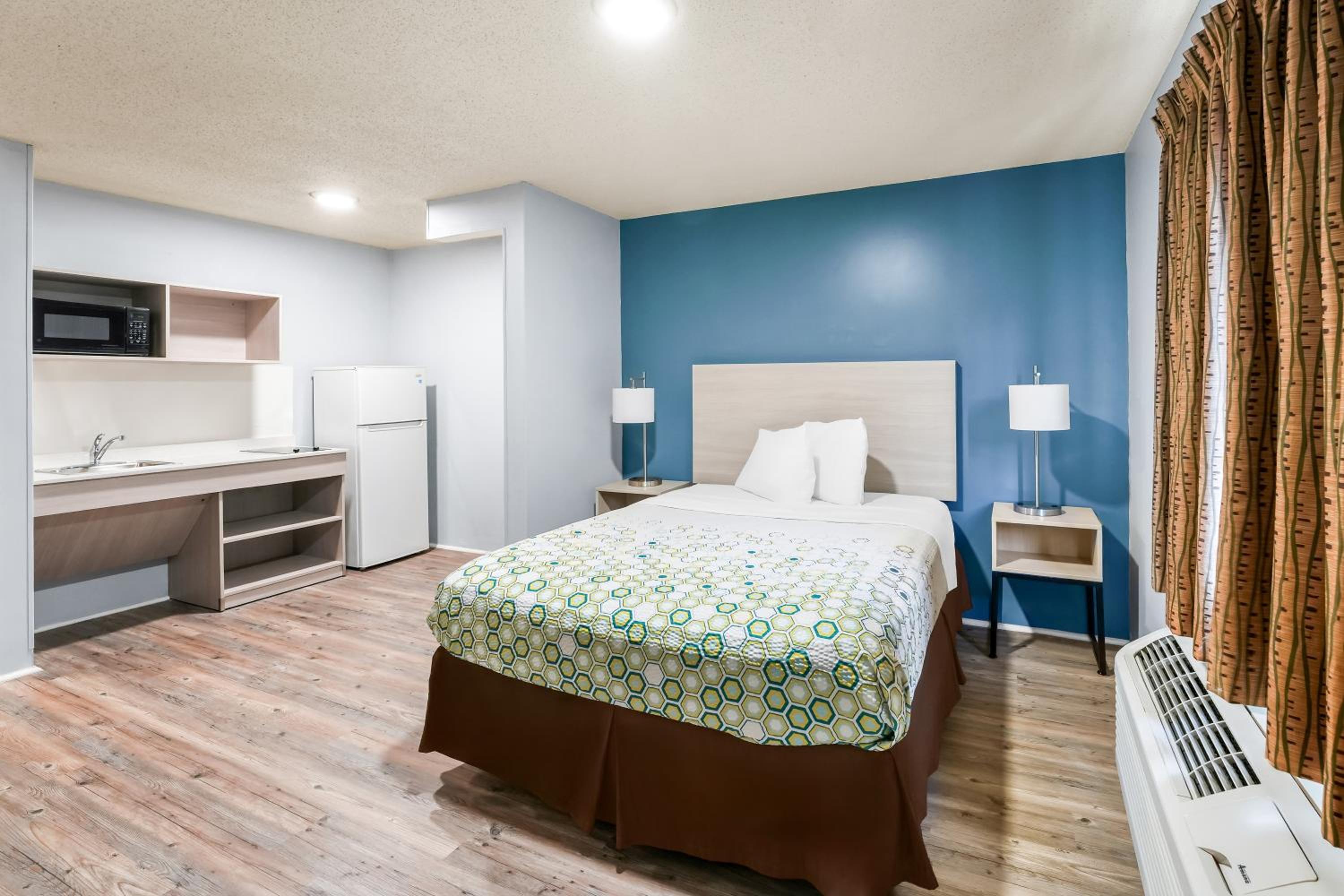 Efficiency, Superior, Queen Bed