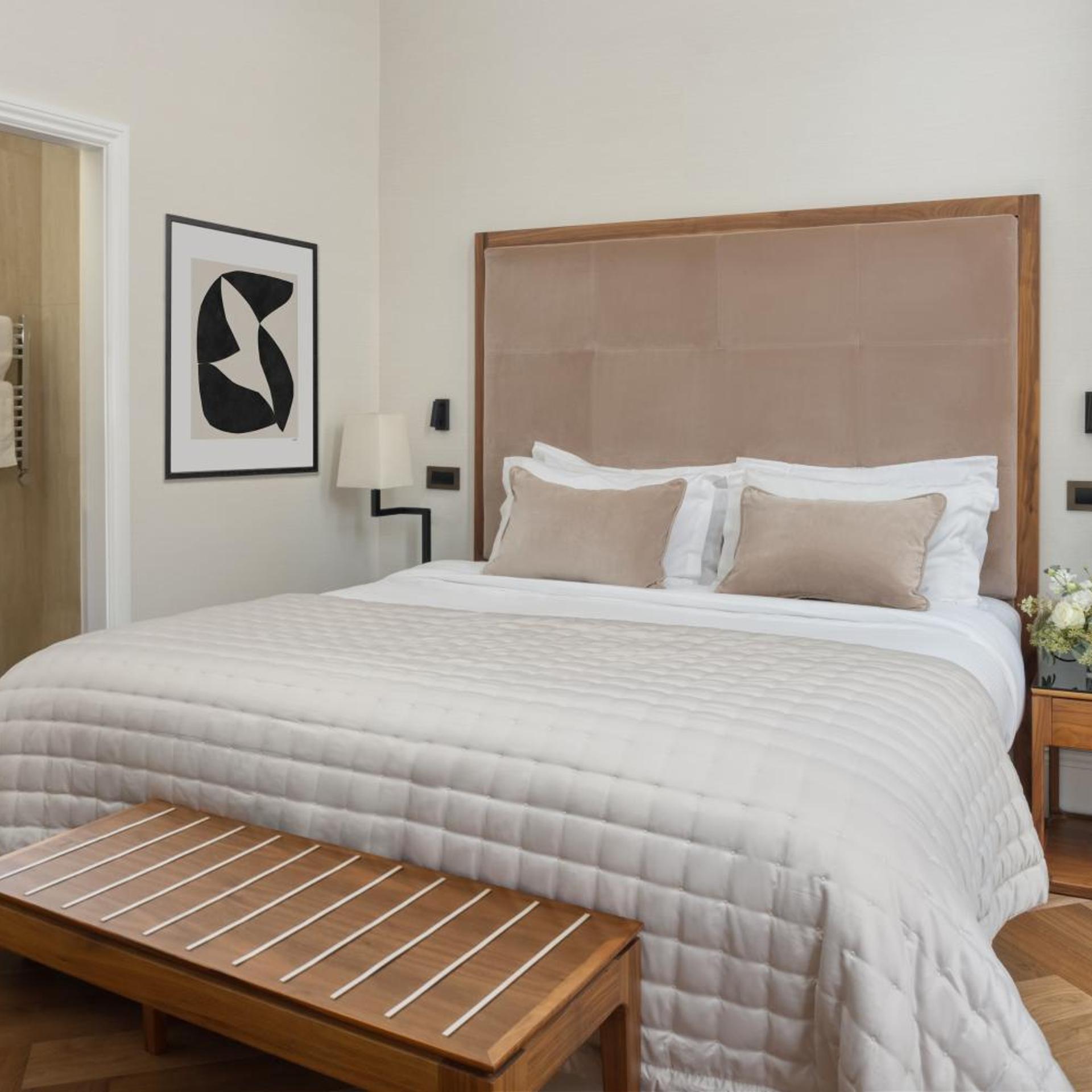 Semi Basement, Deluxe, King Bed, Queen Bed