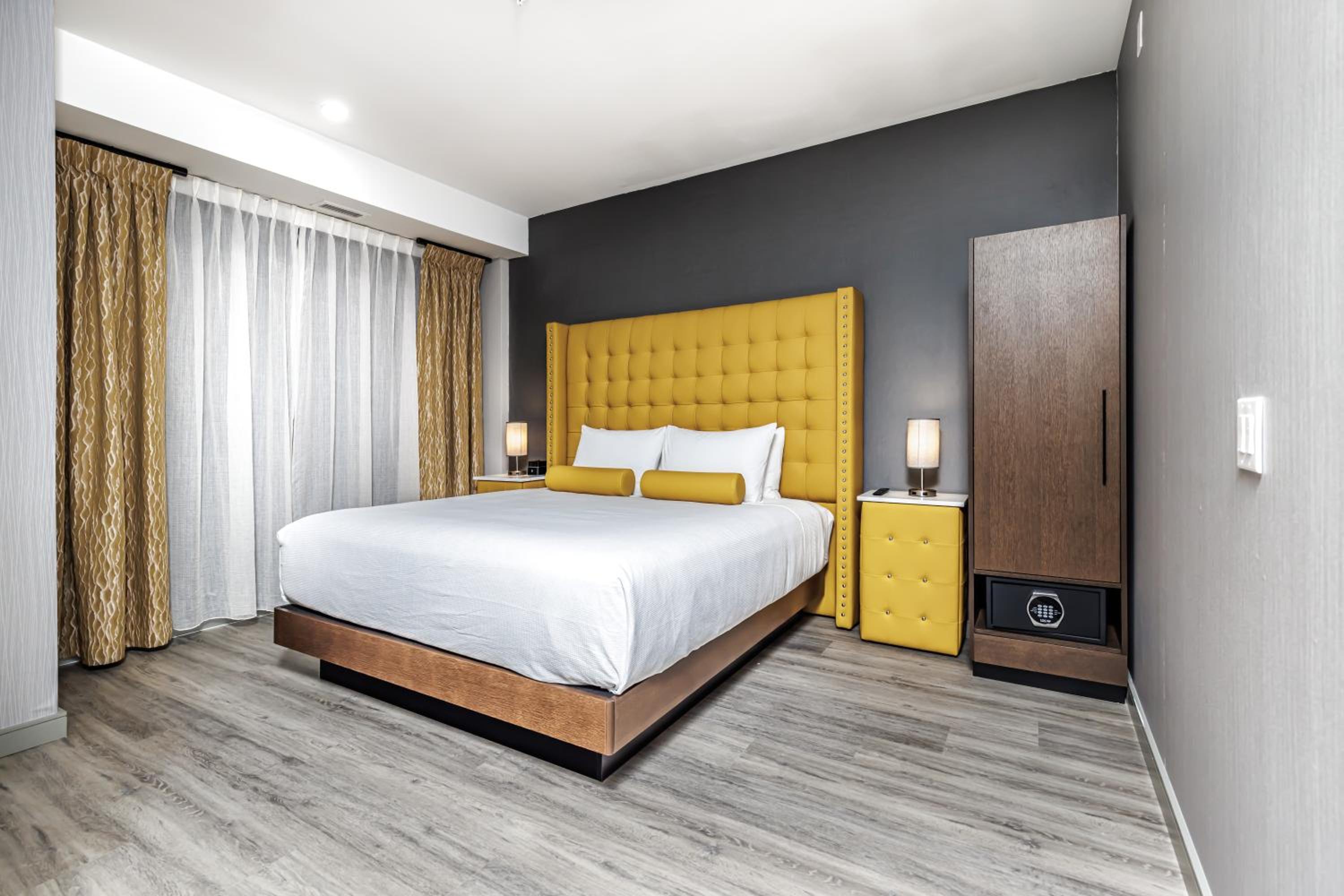 1 Bedroom, Suite, King Bed, Sofa