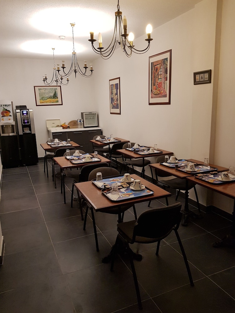 Hotel Le Clemenceau 29/45