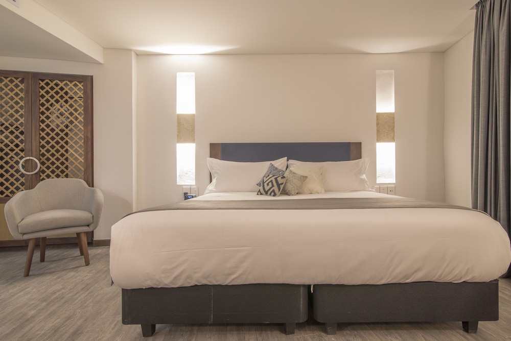 SUPERIOR, KING BED