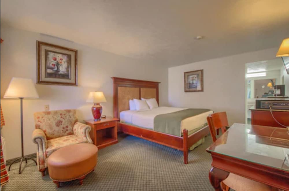 Americas Best Value Inn Uvalde 17/31