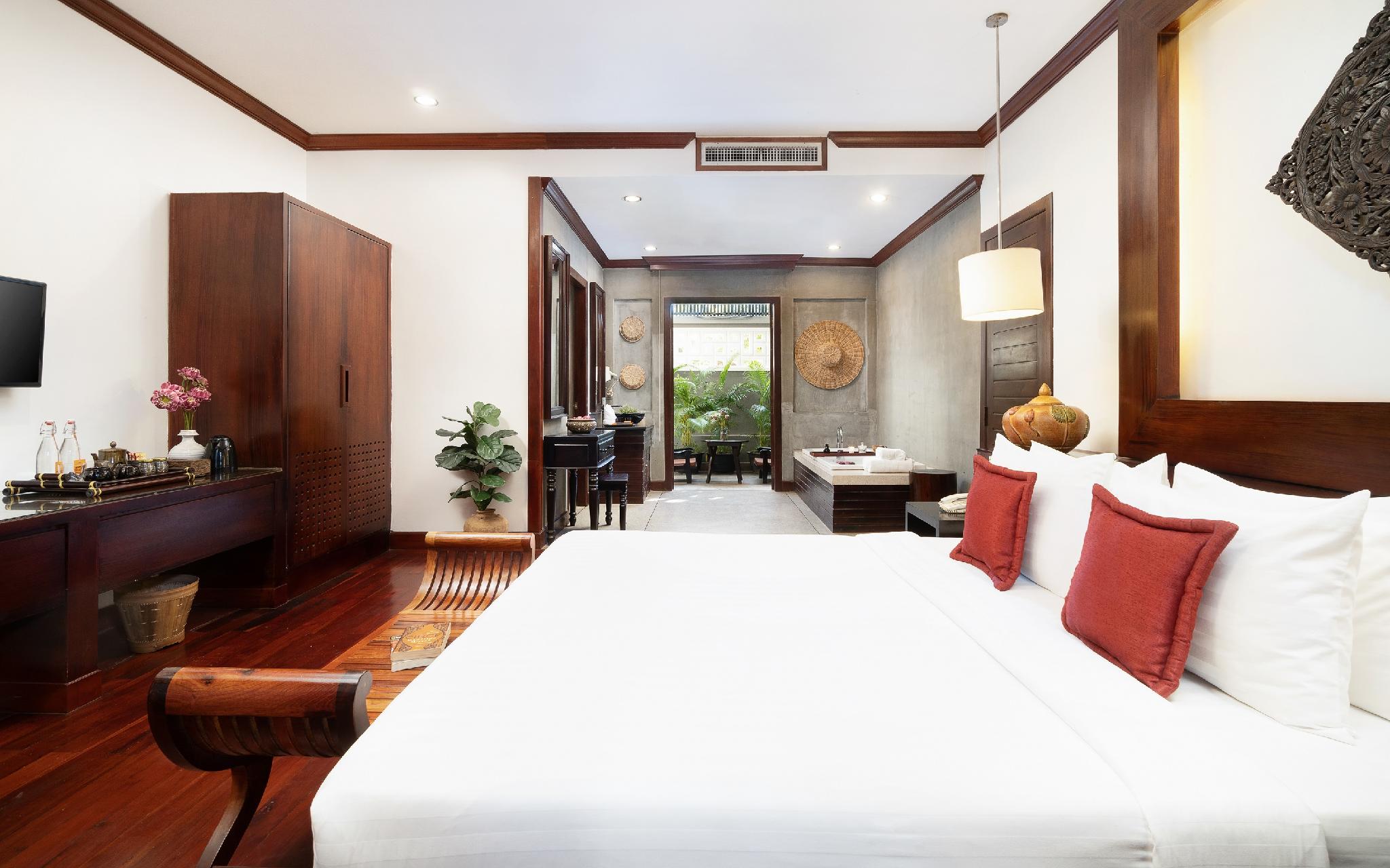Landmark, King Bed, Balcony