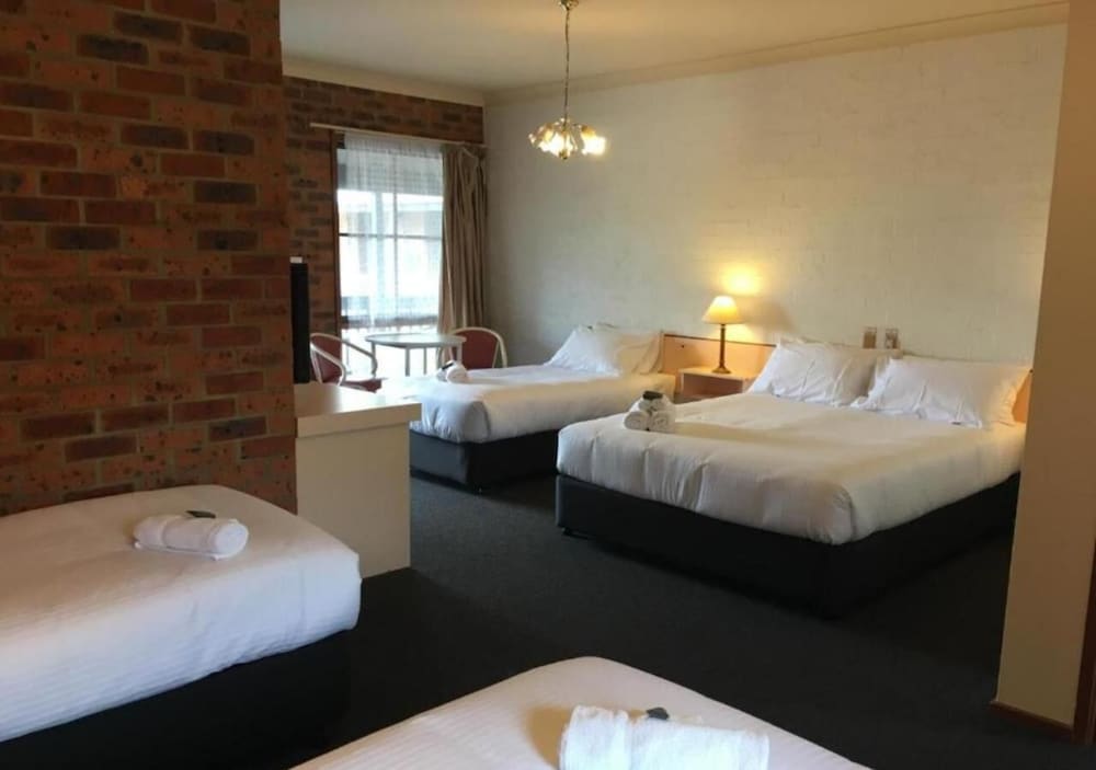 Bega Downs Motor Inn 25/44
