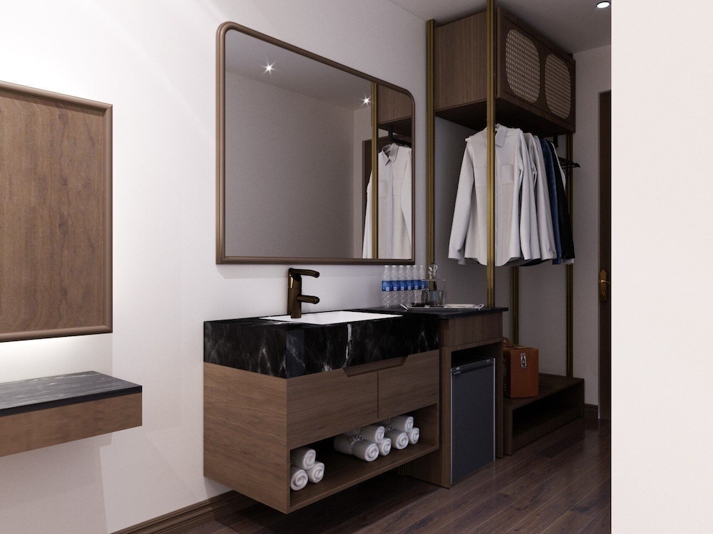 L Amant de Hanoi Hotel 8/42