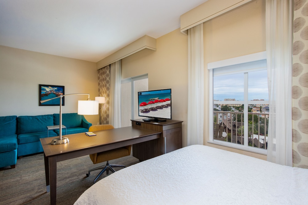 Hampton Inn and Suites by Hilton Clearwater Beach 28/83