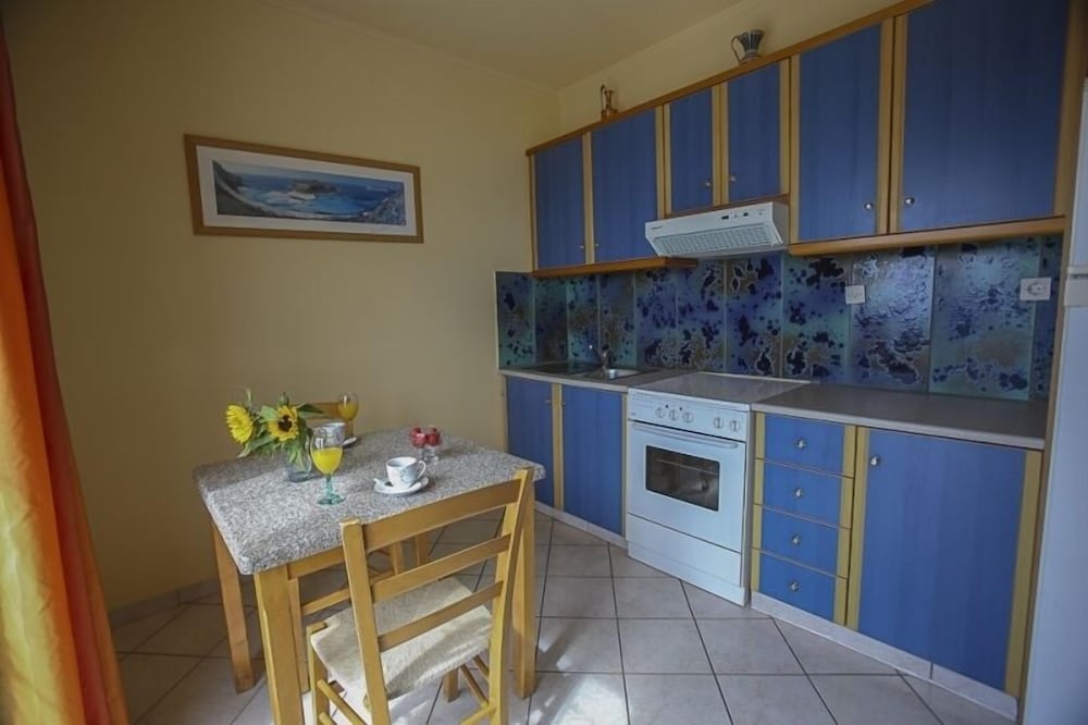 Garbis Villas 5/50