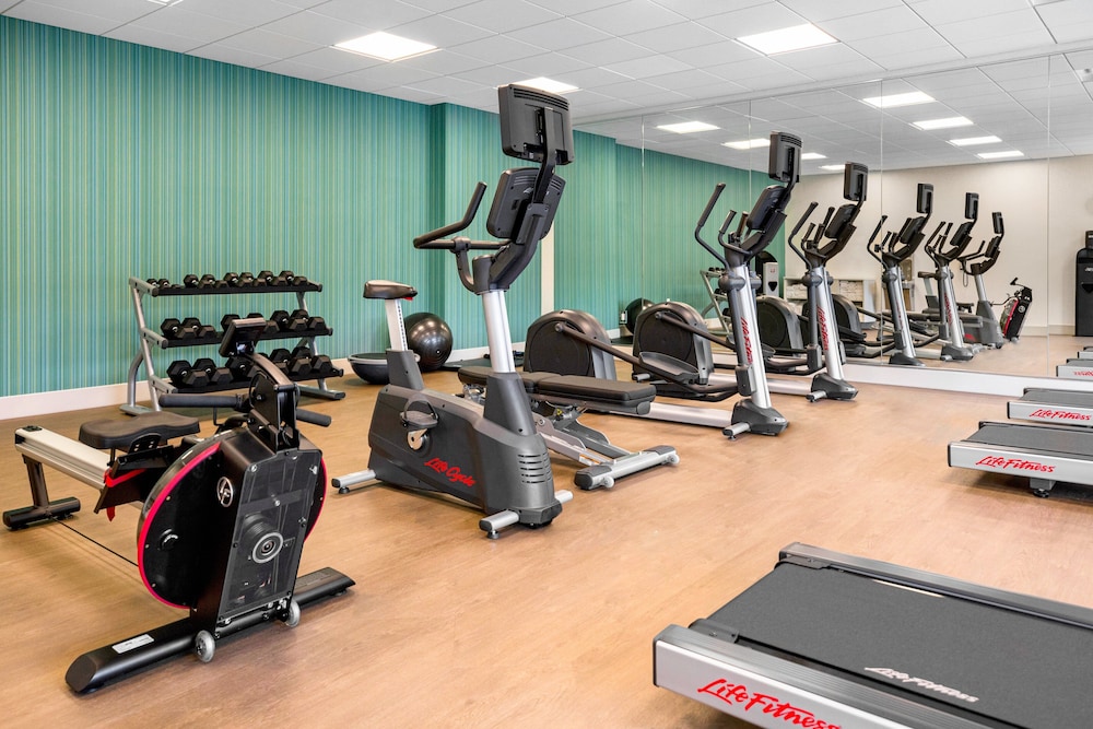 Holiday Inn Express Suites Sanford 32/54