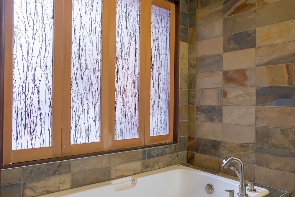 Sunshine Mountain Lodge - Superior Room 61/61