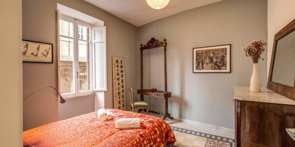 Monti Coliseum 3 bedroom 2nd floor 22/40