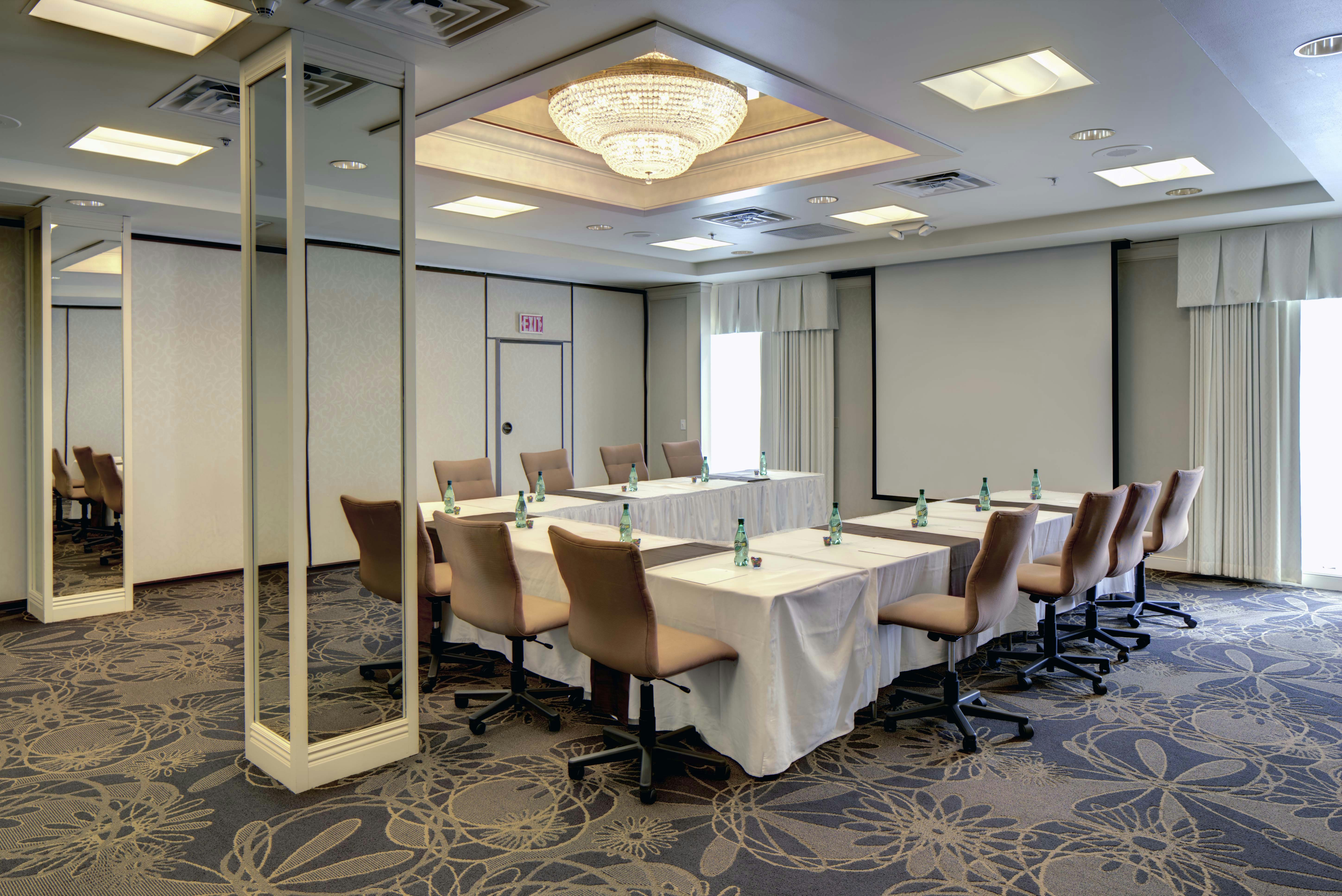 DoubleTree by Hilton Milwaukee Downtown 44/50
