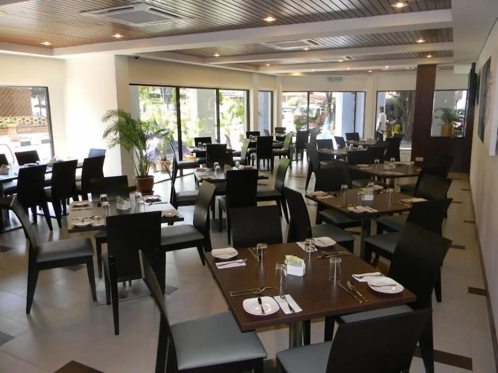 Jewels Hotel 40/46