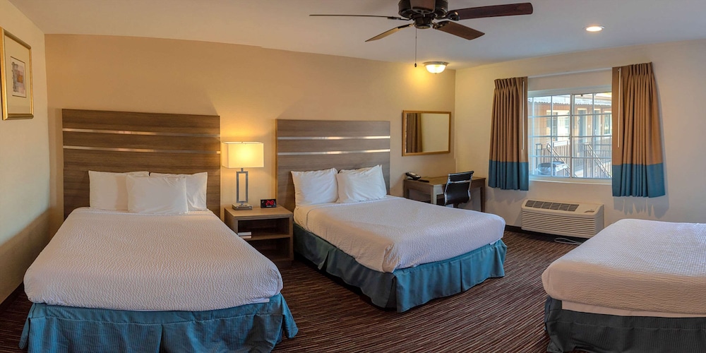 Rodeway Inn Near University-Gateway to Yosemite 18/32