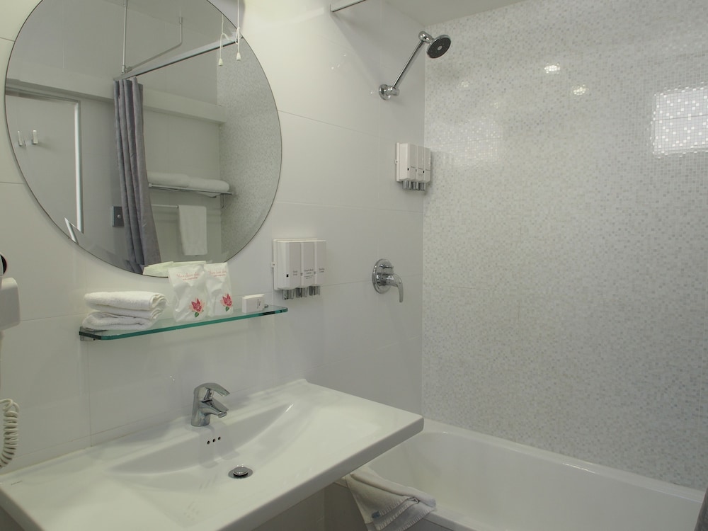SAVOY DOUBLE BAY HOTEL 39/44