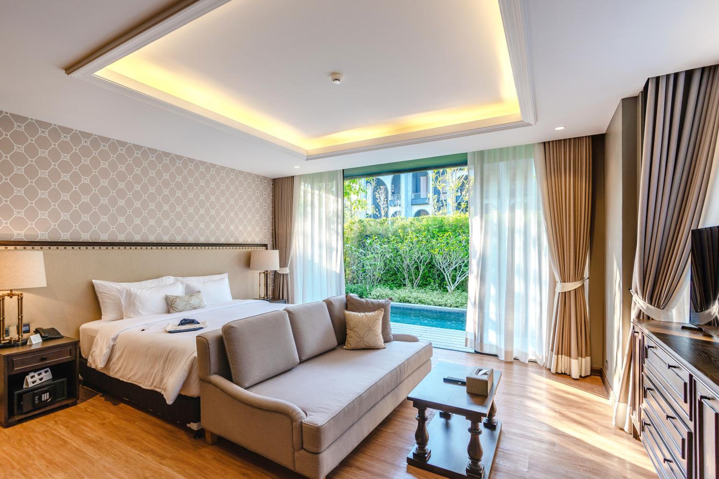 2 Bedrooms, Pool, Villa