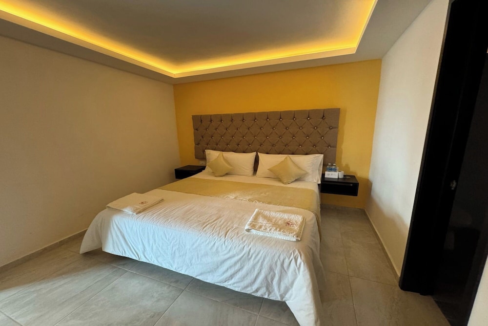 OYO Hotel Familiar Tollan 14/38
