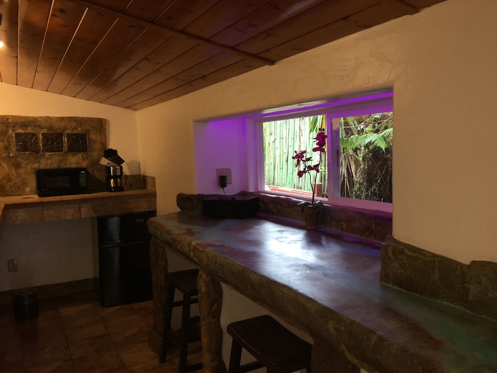 KILAUEA HOSPITALITY GROUP 34/69