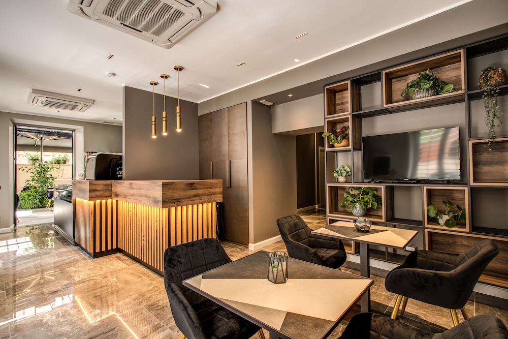 Apollo Boutique Hotel 3/72