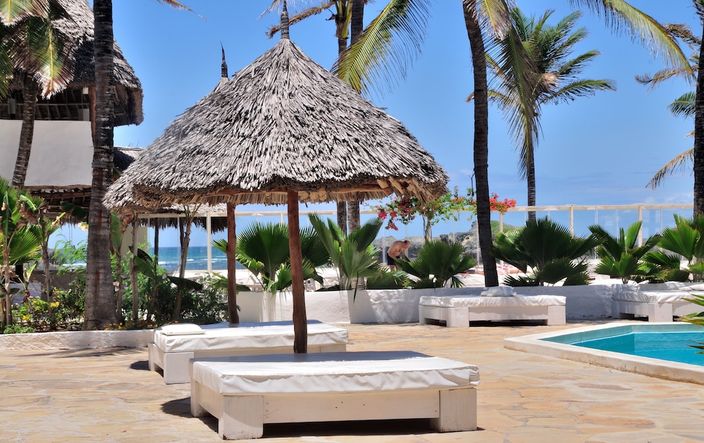 Barracuda Inn Resort 42/51