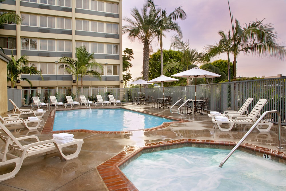 ALO Hotel by Ayres 8/50