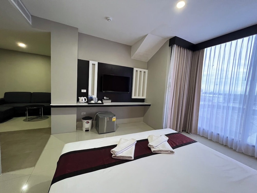 The Habour Front Hotel Surat Thani 15/46