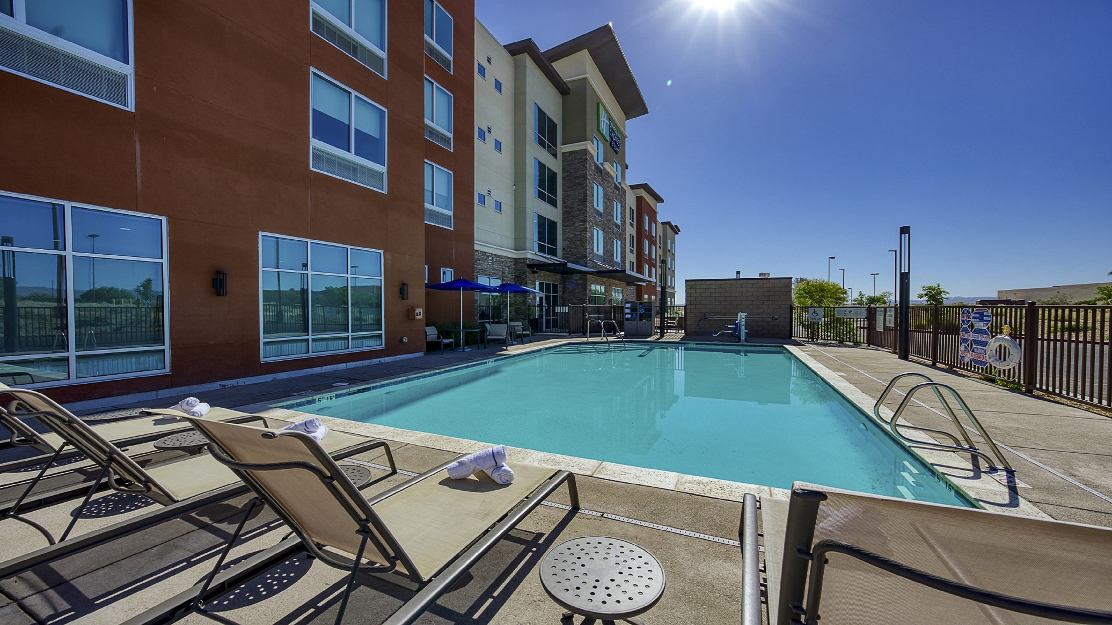 Holiday Inn Express & Suites - Ridgecrest - China Lake, an IHG Hotel 32/34