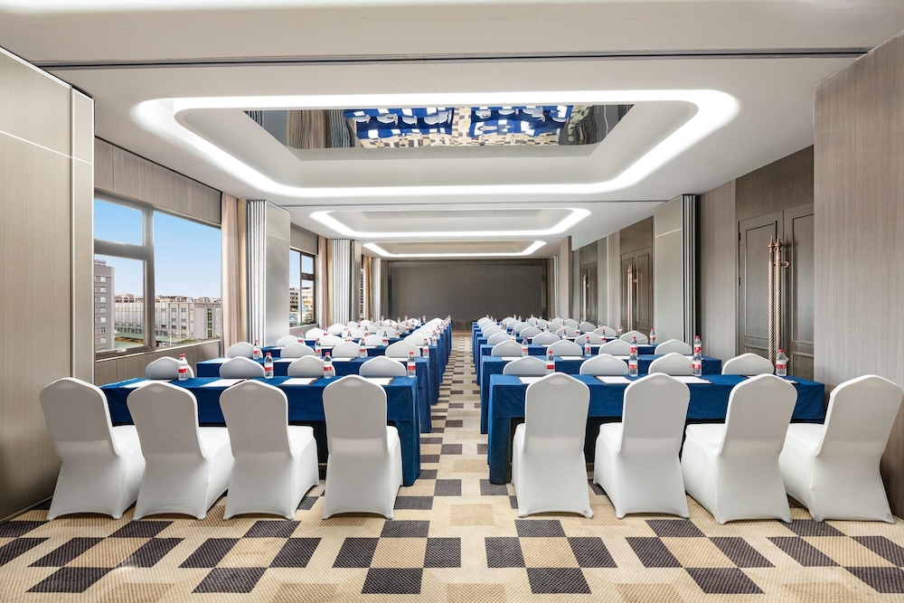 Days Hotel by Wyndham Shantou Longhu 36/43