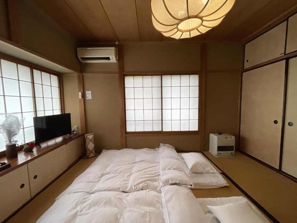 KUMO INN 11/50