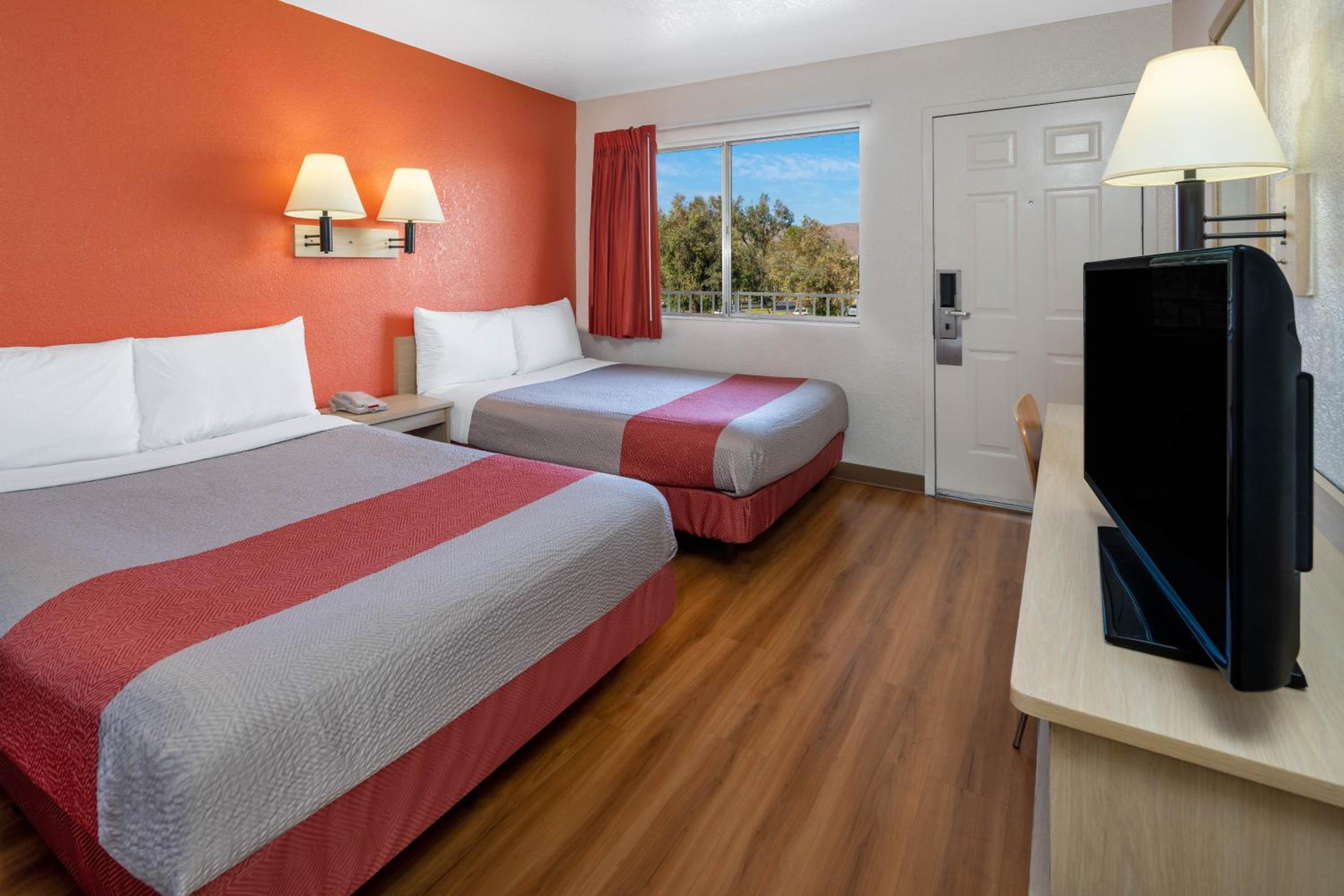 2 Full Beds