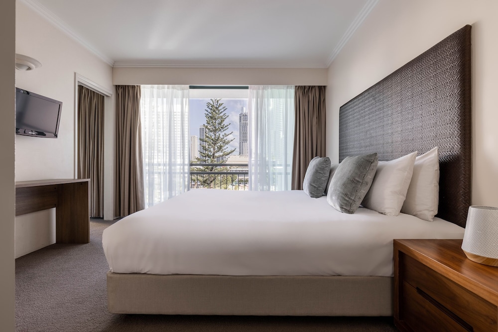 Mantra Crown Towers Surfers Paradise 39/95