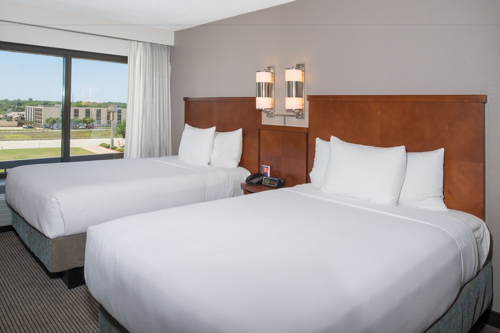 Hyatt Place Dallas/North Arlington/Grand Prairie 15/64