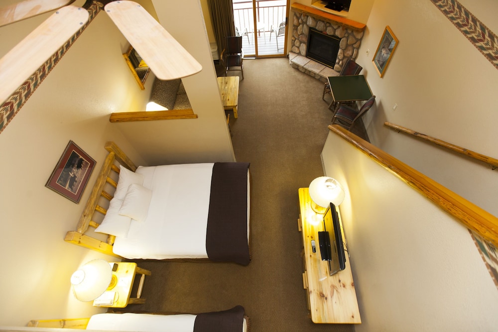 Loft, Suite, 3 Queen Beds, Sofa، Great Wolf Lodge Kansas City 3/7