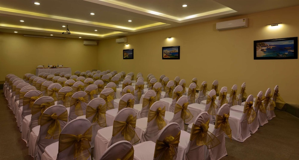 Golden Tulip Candolim Goa 63/77