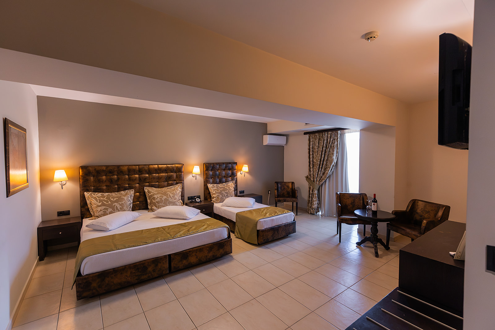 Amalias Hotel 7/45